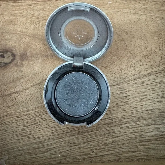 Urban Decay Gunmetal Eyeshadow - Picture 2 of 4